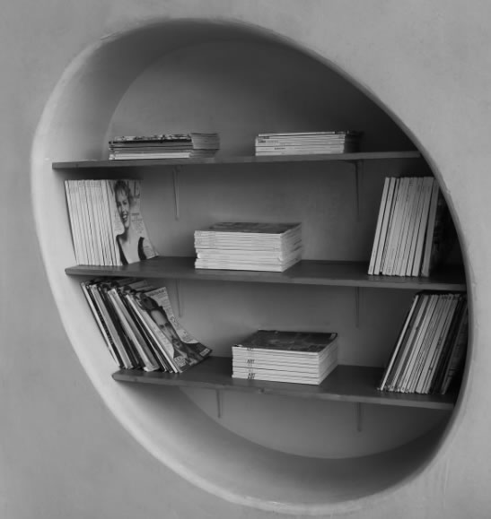 Libreria de pladur original con diseño a medida en forma arquitectonica